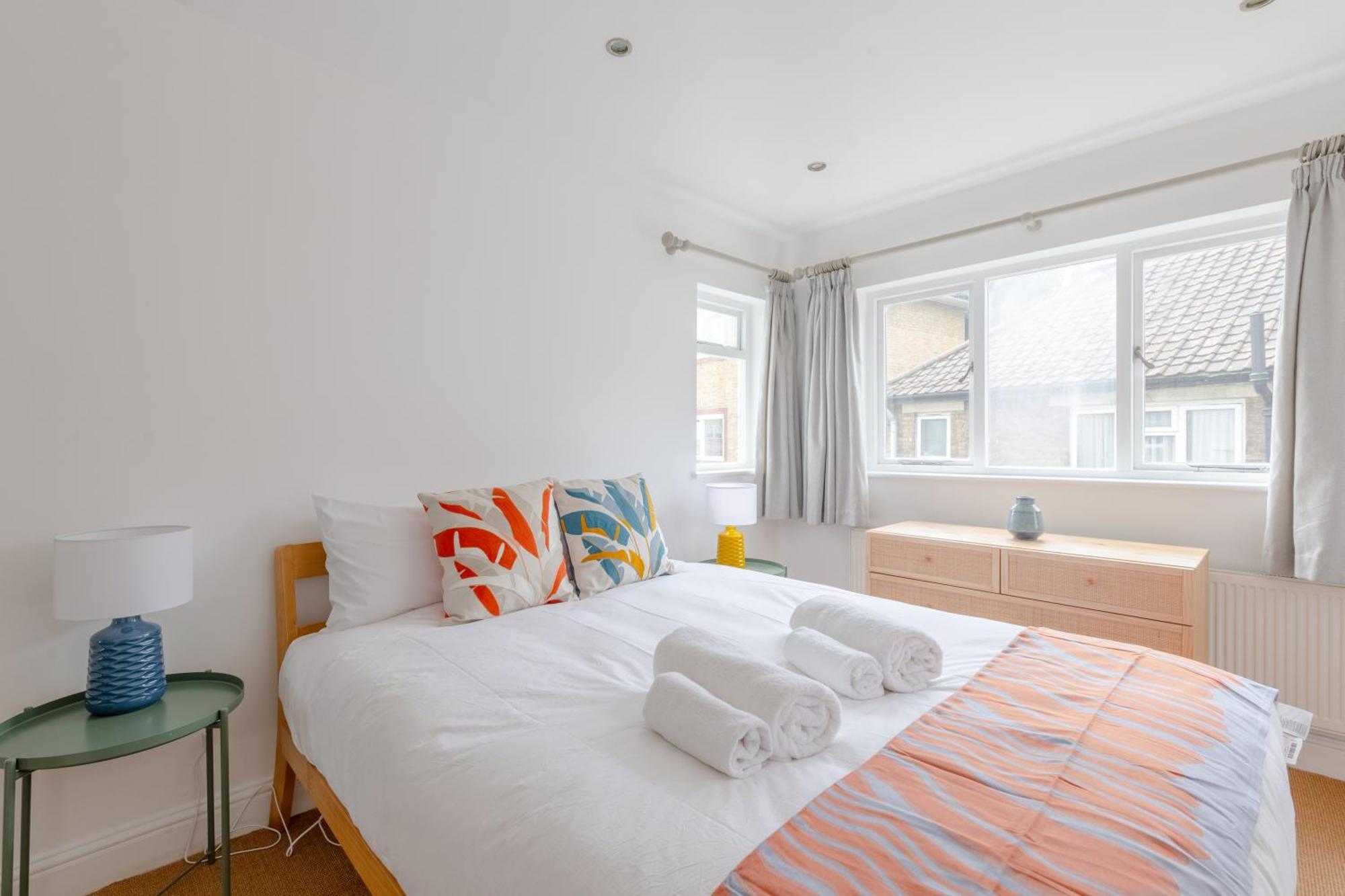 Modern 1bd Flat - 15 Min Walk To Bridge Apartment